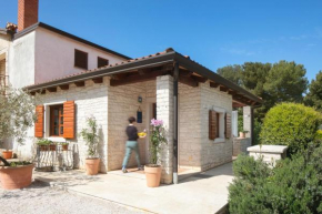 Apartments with a parking space Novigrad - 7053